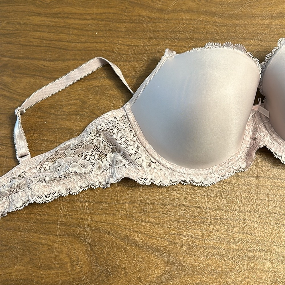 NWT-Victoria’s Secret bra, 38C - Picture 7 of 8